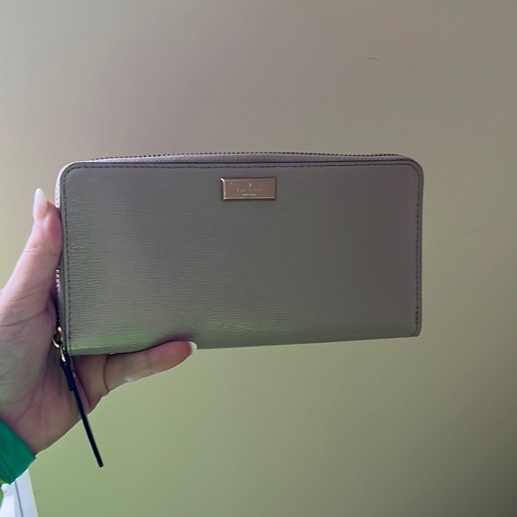 Kate Spade Wallet - Picture 2 of 5